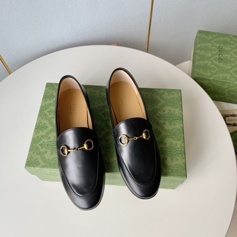 G*u*i leather shoes